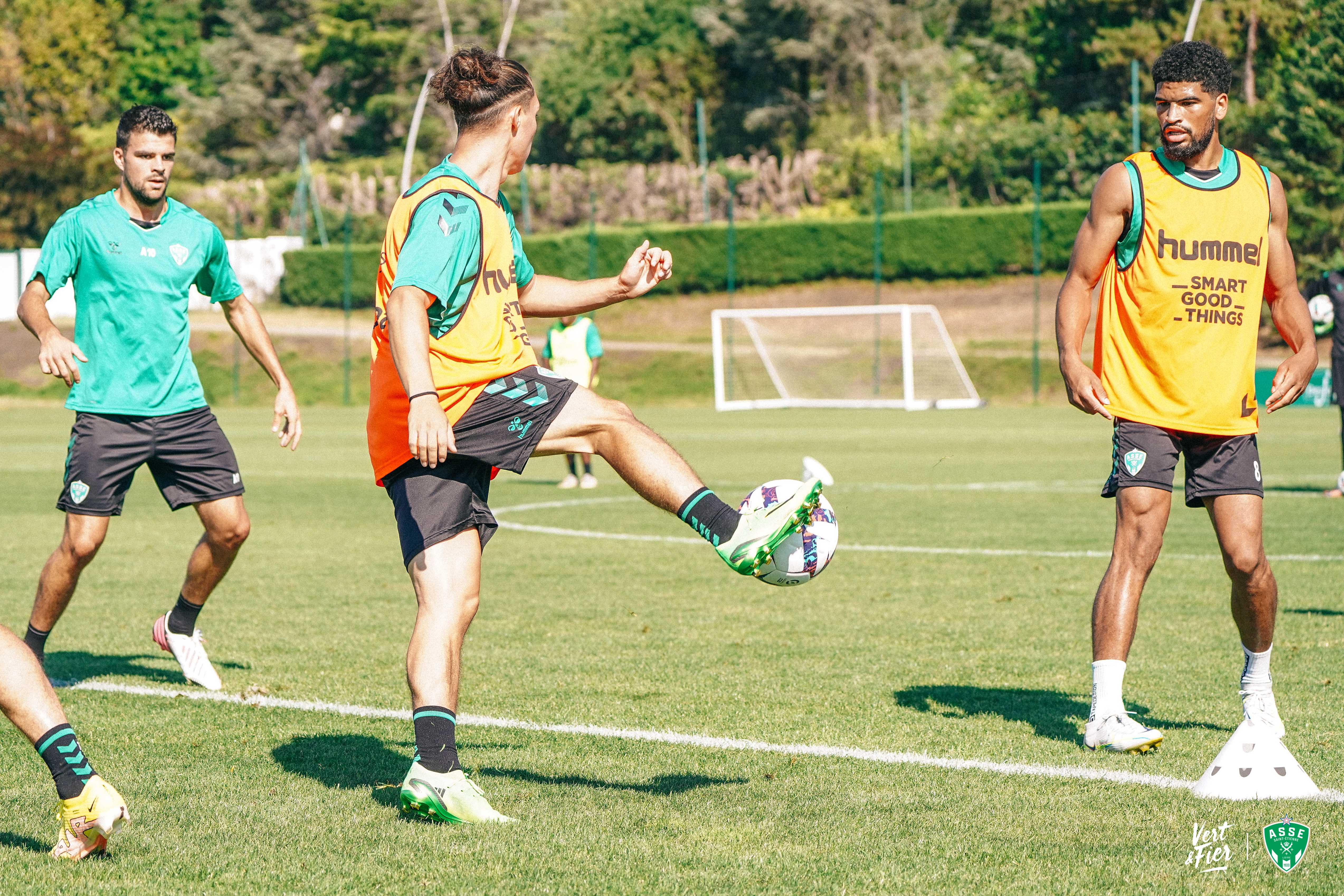 Porte-Clés Officiel AS Saint-Étienne (ASSE) - Ligue 1 - Collection Football - Matière Souple - 7
