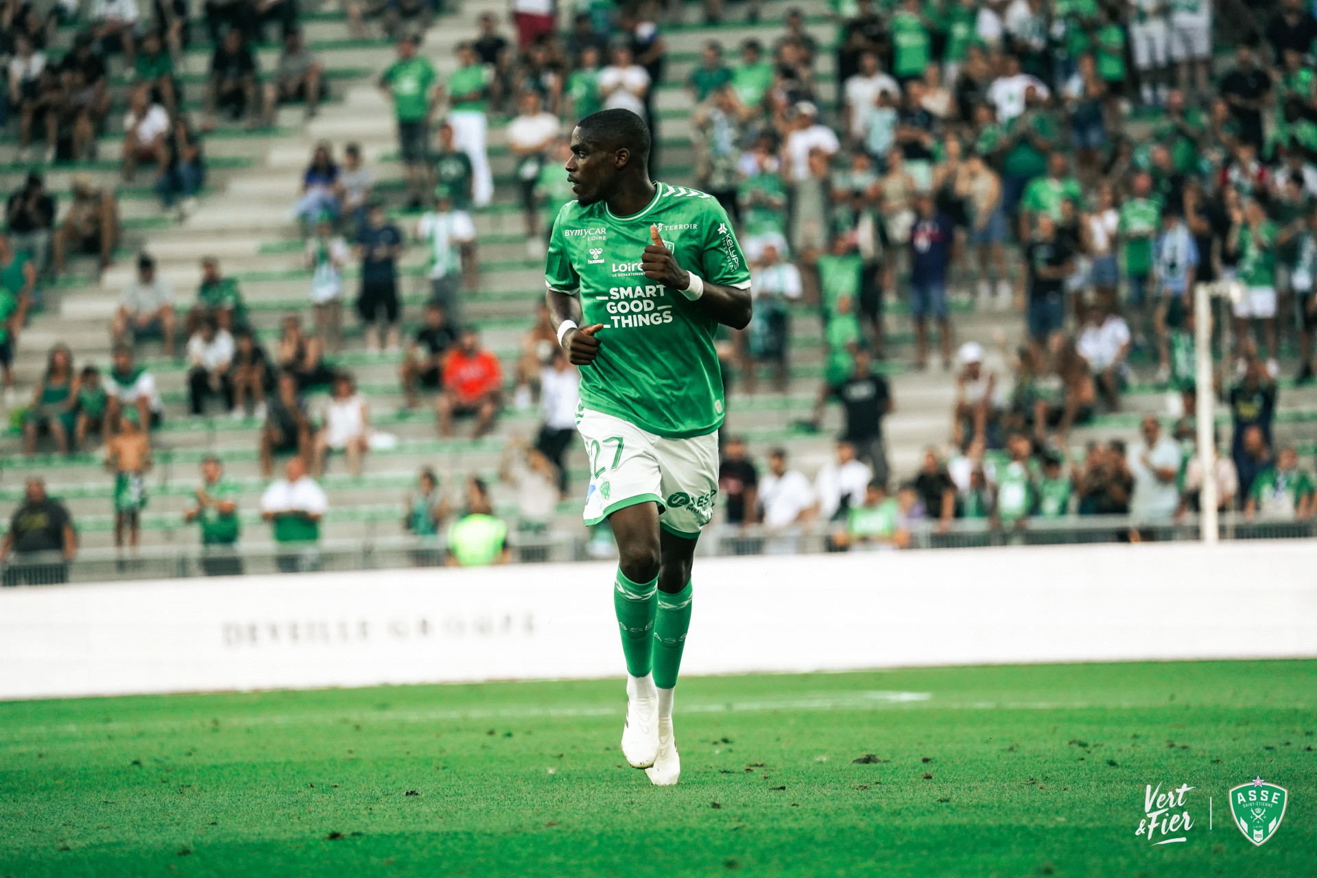 Communiqué officiel - Niels Nkounkou transféré à l'Eintracht Francfort