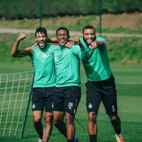 Denis Bouanga et Harold Moukoudi sur le pont