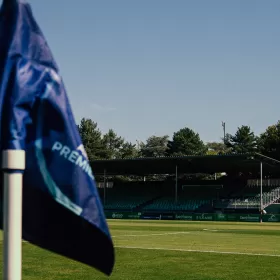 L'entra&icirc;neur principal de l'&eacute;quipe f&eacute;minine mis &agrave; pied &agrave; titre conservatoire