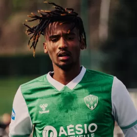 Le leader domine les Verts