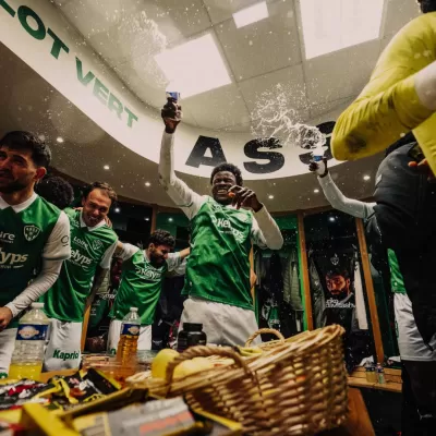 La joie du vestiaire apr&egrave;s Laval 🔥🎤💚