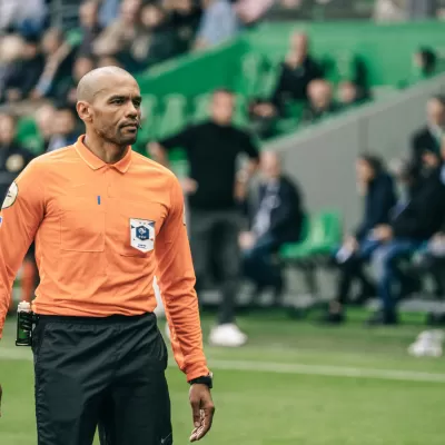 Ga&euml;l Angoula au sifflet