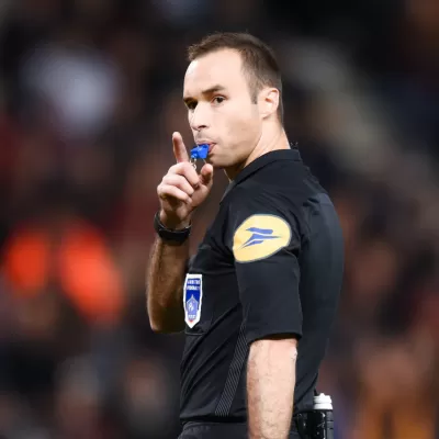 J&eacute;r&ocirc;me Brisard au sifflet