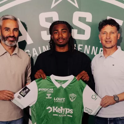Medhy Lutin Zid&eacute;e signe son premier contrat professionnel