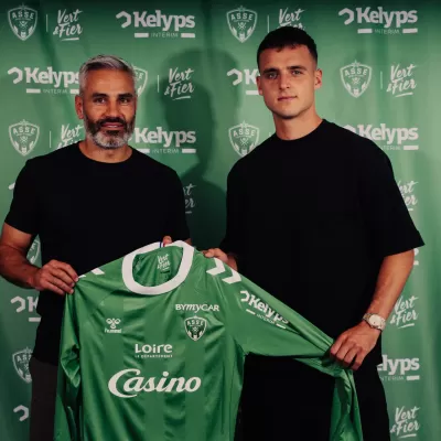 &Aacute;ron Csongvai est Vert !