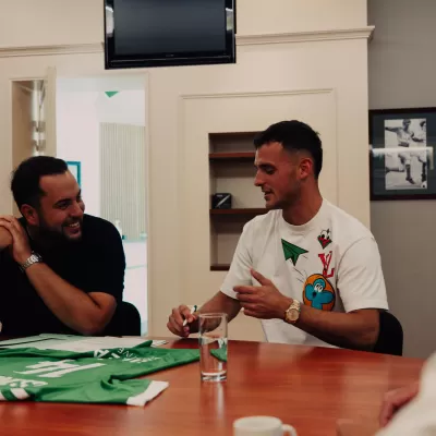 Avec Aron Csongvai de sa signature &agrave; sa premi&egrave;re en Vert !