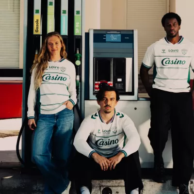 L'ASSE et hummel r&eacute;v&egrave;lent une pi&egrave;ce lifestyle comme maillot ext&eacute;rieur 2026/2027