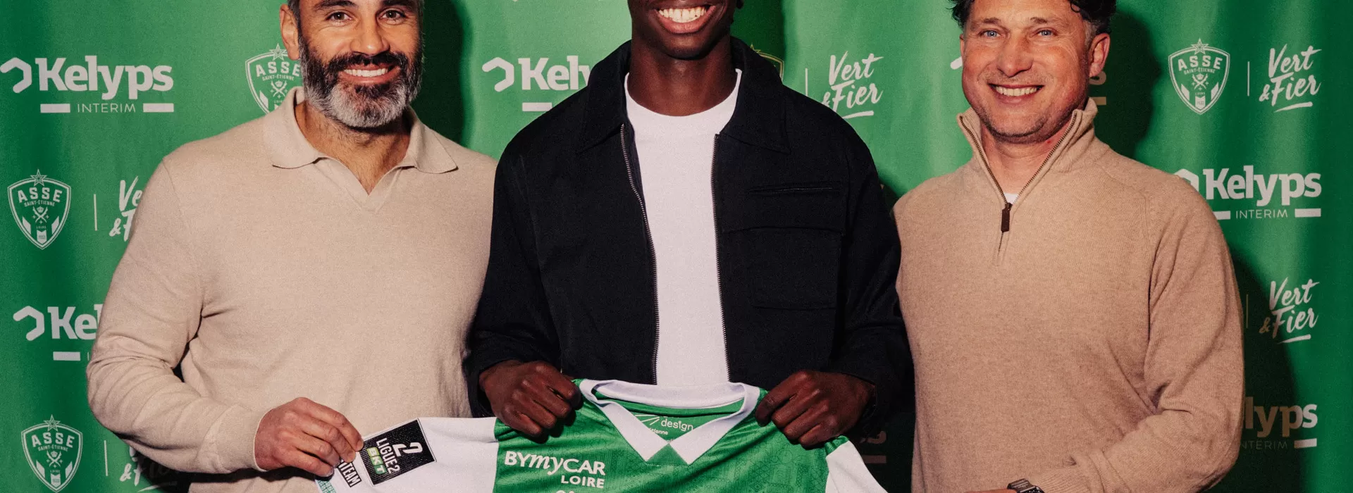 Paul Eymard signe son premier contrat professionnel 