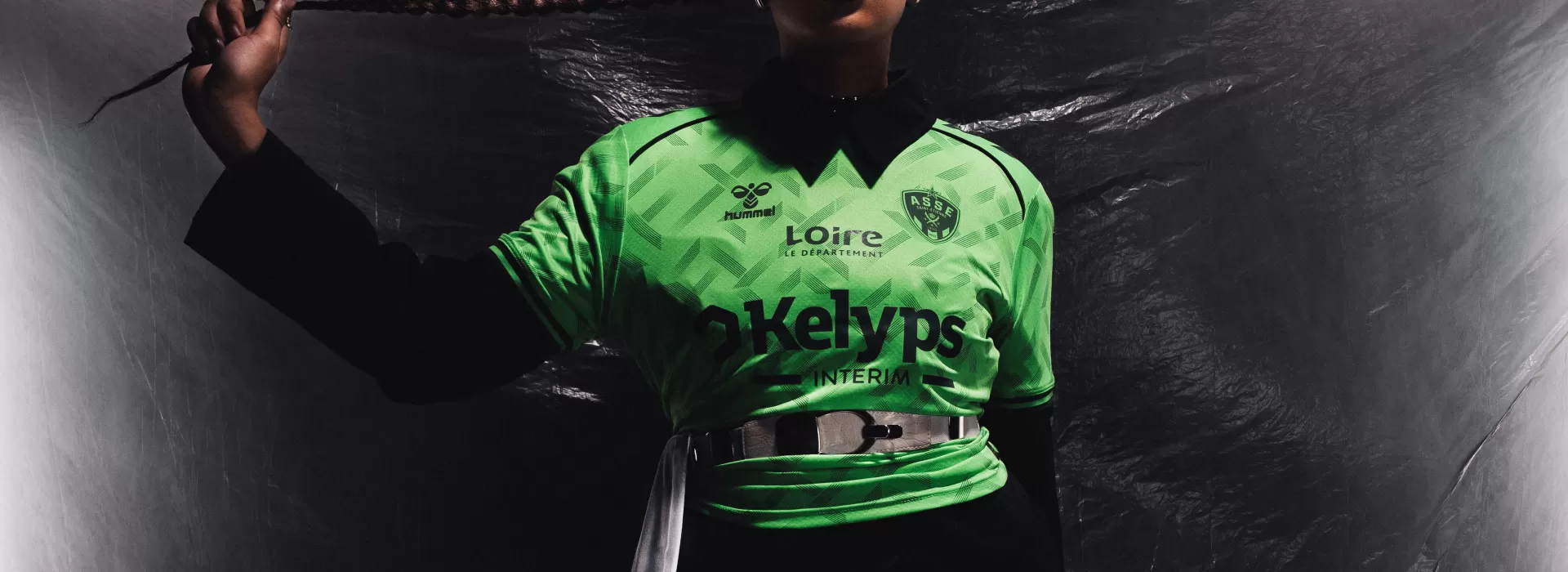 L'ASSE et hummel cassent les codes pour un nouveau maillot